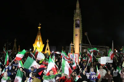 نمایش اقتدار موشکی ایران در موج 52 شیرازی ها