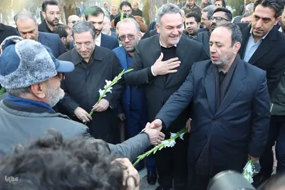 ادای احترام وزیر کشور به مقام شامخ شهدا در باغ رضوان ارومیه