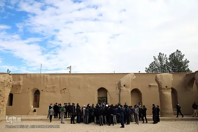 بازدید شرکت کنندگان سومین مراسم ملی بزرگداشت مجاهدان در غربت از آثار تاریخی دامغان