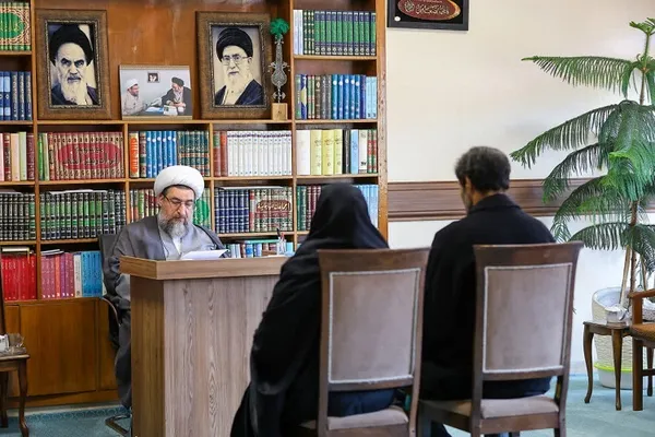 دیدار اقشار مختلف مردم با امام جمعه تبریز