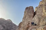 Marcos do Monte Uhud: Masjid al-Fasah e a Caverna de Uhud