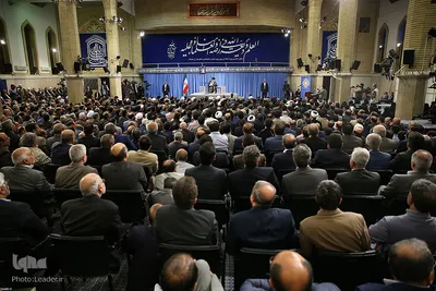 دیدار جمعی از استادان، نخبگان و پژوهشگران دانشگاه‌ها با مقام معظم رهبری