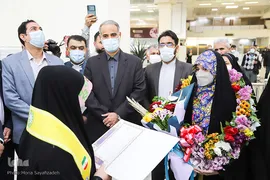 مراسم استقبال از مریم سبزه‌زاری، نفر نخست رشته قرائت تحقیق هفتمین دوره مسابقات دانش‌آموزان جهان اسلام در فرودگاه بین‌المللی شهید سپهبد قاسم سلیمانی اهواز
