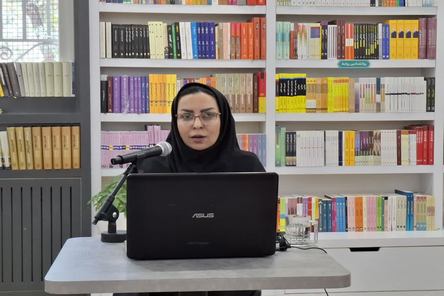 هشتمین نشست زیستن در زمانه‌ی پرهیاهو در جهاد دانشگاهی واحد اصفهان