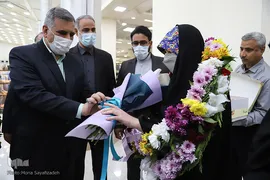 مراسم استقبال از مریم سبزه‌زاری، نفر نخست رشته قرائت تحقیق هفتمین دوره مسابقات دانش‌آموزان جهان اسلام در فرودگاه بین‌المللی شهید سپهبد قاسم سلیمانی اهواز