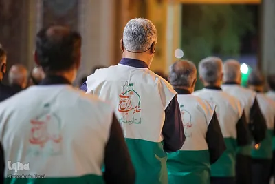 مراسم شام غریبان و لاله گردانی خادمین حرم شاهچراغ (ع)