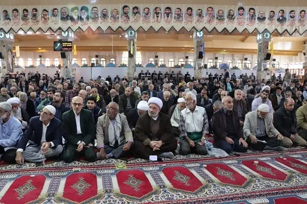 نماز جمعه ساری به امامت حجت الاسلام محمدرضا نصوری، امام جمعه موقت ساری در مصلی امام خمینی (ره)