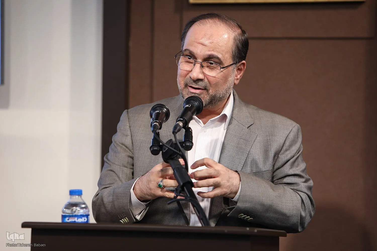 زبان فارسی قابلیت تبدیل به زبان علم را دارد