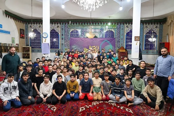 مراسم اعتکاف دانش آموزی در مسجد علی ابن‌‌ابیطالب (ع) گلشهر تبریز