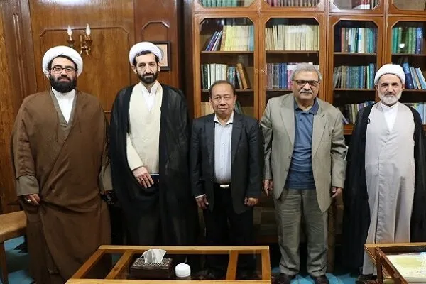 نظریه تکامل از منظر مولانا، صدرا و داروین بررسی شد