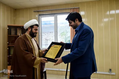 حجت‌الاسلام خاکباز مدیرکل اوقاف خوزستان با اهدای لوح تقدیر به محمدامین صالحی‌نژاد معاون فرهنگی سازمان جهاد دانشگاهی خوزستان و مدیر خبرگزاری ایکنا از فعالیت‌های این رسانه تجلیل کرد. 