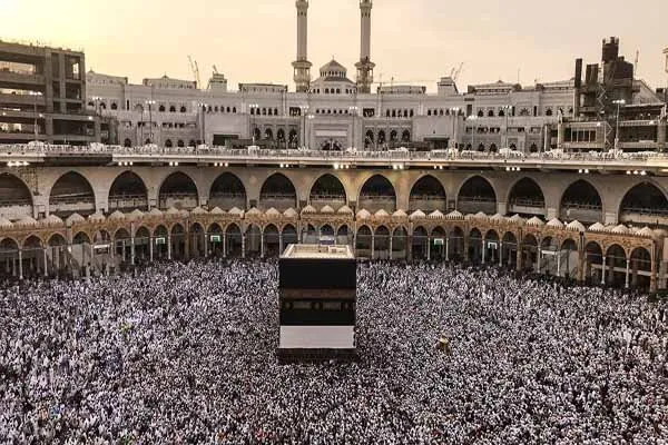İran heyeti Suudi Arabistan'a gitti