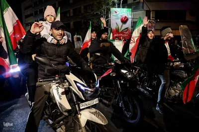 مراسم آیینی «پرچمداران ایران» به مناسبت روز جمهوری اسلامی ایران