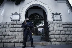 Fransa müsəlmanlara “müharibə” elan edib: Məscidlər qapadılır