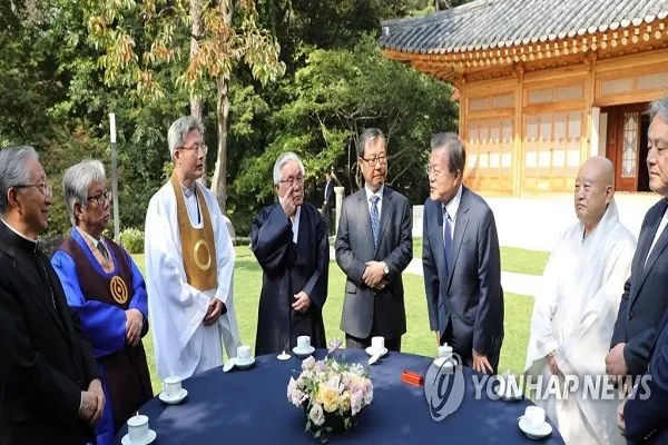 رئیس‌جمهور کره جنوبی دست به دامان رهبران دینی شد