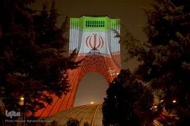 نورپردازی سه بعدی(ویدیو مپینگ) اتحاد و همبستگی ملت ایران بر برج آزادی