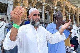 نیایش زائران در مسجدالحرام