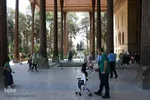 بازدید مسافران نوروزی از کاخ چهلستون اصفهان