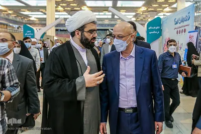 بازدید وزیر علوم از نمایشگاه قرآن