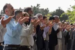 نماز عید سعید فطر در امامزادگان محمد و سکینه خاتون (س) کرج
