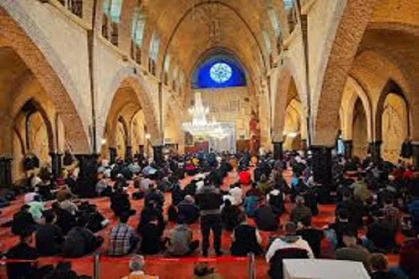 Plus de 2000 non musulmans visitent la mosquée Fatih d'Amsterdam