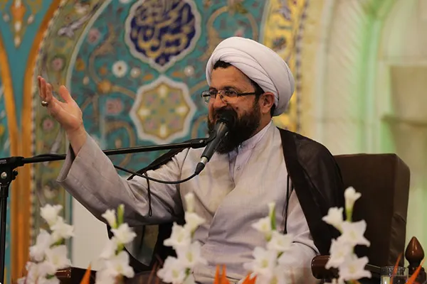 جنگ‌ احد مایه‌ عبرت در تاریخ‌ اسلام است