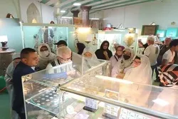 Griechische Touristen besuchen den Heiligen Schrein Imam Husseins (A.S.) in Kerbala