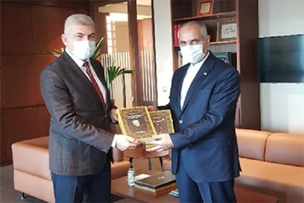 اهدای کتب اسلامی ایران به کتابخانه «ملت» ترکیه