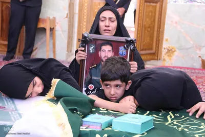آیین وداع با پیکر مطهر سرهنگ پاسدار «شهید محمدناصر دلیرور» از شهدای نیروی دریایی سپاه  در حرم شاهچراغ(ع)