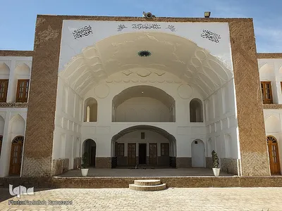 آثار تاریخی حسینه امام رضا(مدرسه شوكتيه) و منزل مرحوم پردلی با قدمتی 120 سال
