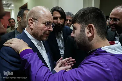 آغاز چهل‌و‌چهارمین دهه فجر انقلاب اسلامی در حرم امام خمینی(ره)