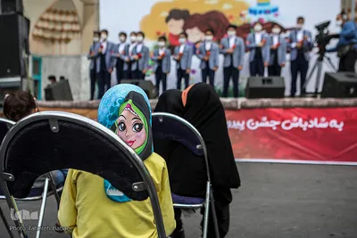 گردهم‌آیی بزرگ بچه‌ها واسباب‌بازی‌ها به نشان دوستی با بچه‌‌های فلسطین