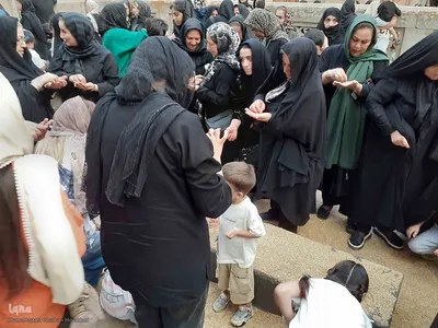 مراسم سنتی نیت کردن و توسل بر امام حسین(ع) با گندم شماری و نذر گندم در اهر