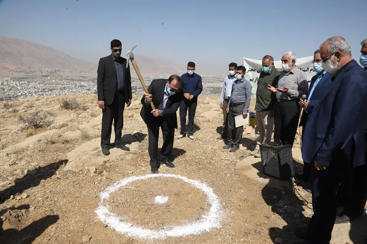 کلنگ‌زنی یادمان شهدای مقاومت در شیراز