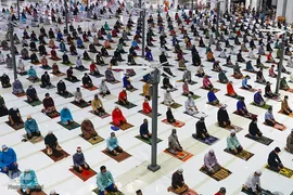 استقبال مسلمانان جهان از ماه مبارک رمضان