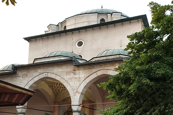 Gazi Hüsrev Bey camii;  Saraybosna'nın atan kalbi