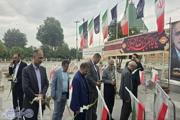 آیین گل افشانی مزار خبرنگار شهید هادی باغبانی شهید مدافع حرم