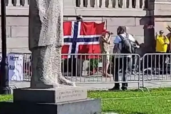 Norveçdə də ekstremistlər tərəfindən Qurana hörmətsizlik edilib