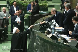تقدیم لایحه بودجه سال ۹۶ توسط رییس جمهوری به مجلس