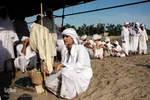 مراسم غسل تعمید منداییان در کنار رودخانه کارون