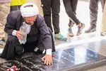 غبار روبی گلزارشهداء همزمان باآغاز هفته دفاع مقدس در ملایر‎