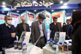 بازدید حسن مسلمی نائینی، رئیس جهاددانشگاهی از غرفه این نهاد انقلابی در نمایشگاه