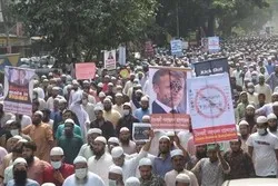 Manifestation des dizaines de milliers de Bangladais à Dacca contre la France