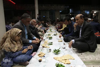 کرسی تلاوت و تدبر در قرآن کریم در مسجد دانشگاه تهران
