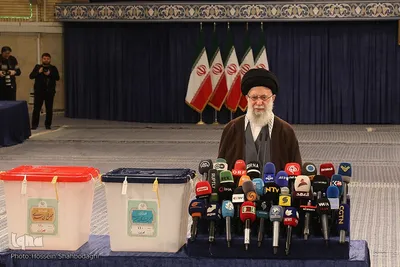 حضور مقام معظم رهبری در پای صندوق رای