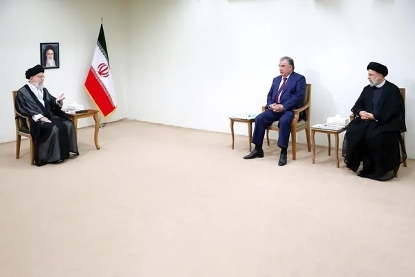 قائد الثورة: إیران وطاجيكستان قلقتان من نمو الجماعات التكفيرية في أفغانستان + صور