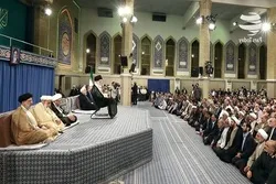 معظم رهبر: اسلامي هېوادونه دې په فلسطين کښې د غاصب دښمن د جنايتکارانه موجودګۍ په وړاندې د مقابلې صفونه برابر کړي