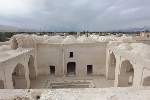 مرمت اضطراری مسجد و مدرسه تاریخی در هرمزگان