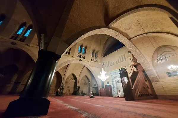 Gayrimüslim turistleri ağırlayan Amsterdam tarihi camii | video