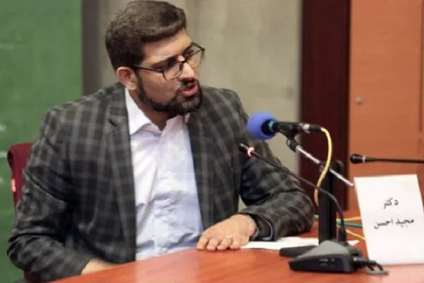 فلسفه با حیرت آغاز می‌شود و گوشزدکننده معضلات است